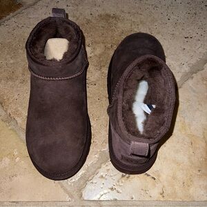 BRAND NEW! Classic Ultra Mini UGG - Size 8